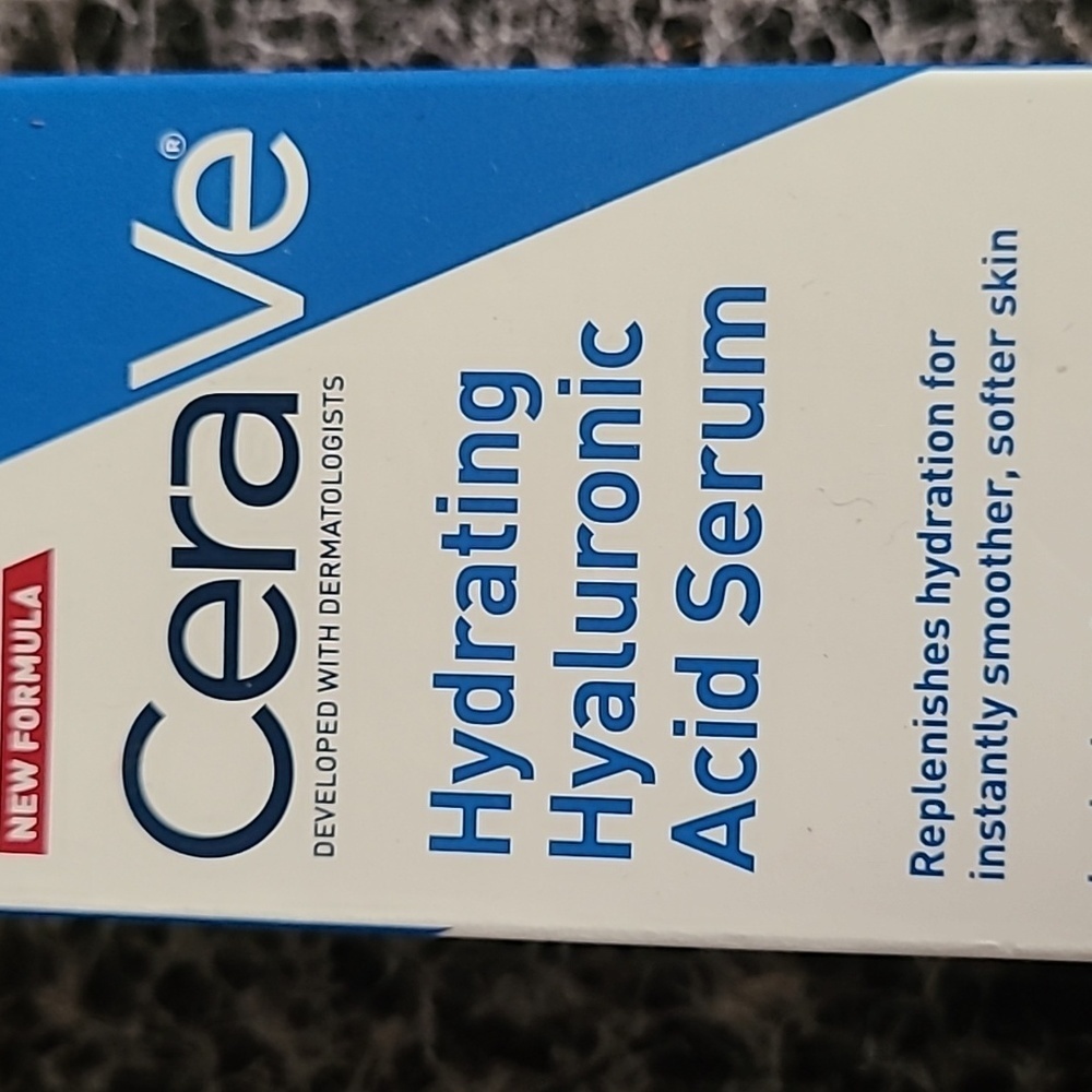 CeraVe Hydrating Hyaluronic Acid Serum 1 oz - Picture 2 of 4